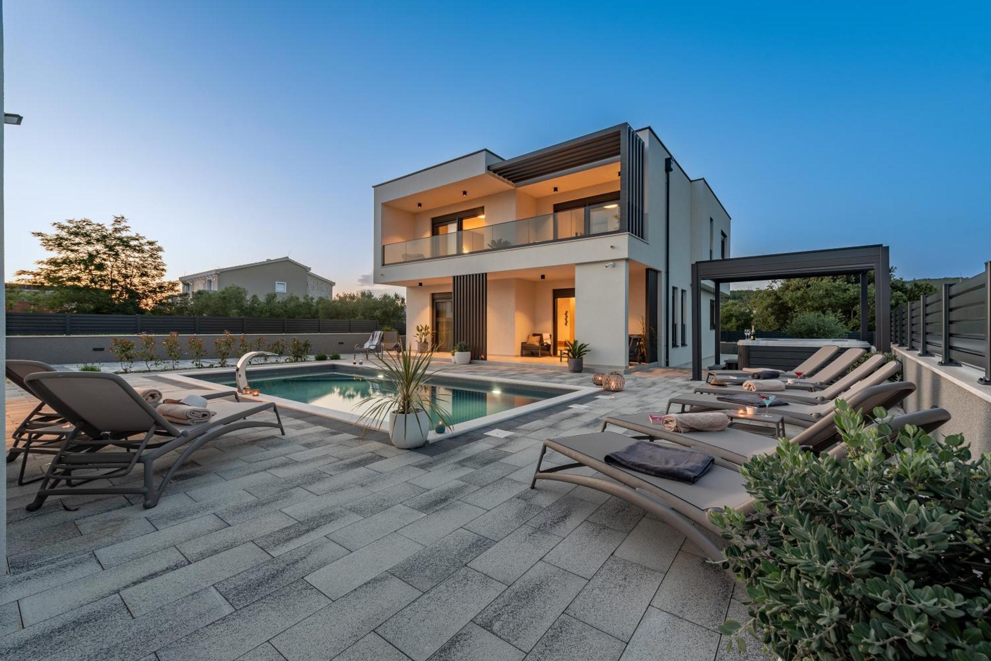 Modern 4br Private - Pool, Jacuzzi, Gaming Bibinje